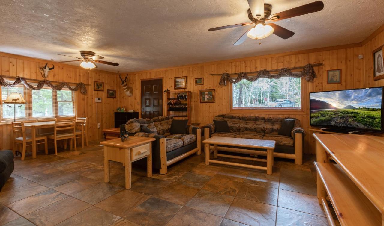 Remington Reload By Kabino Hot Tub Firepit Roku Big Yard Driveway Grill Wifi Trails Island Park Buitenkant foto